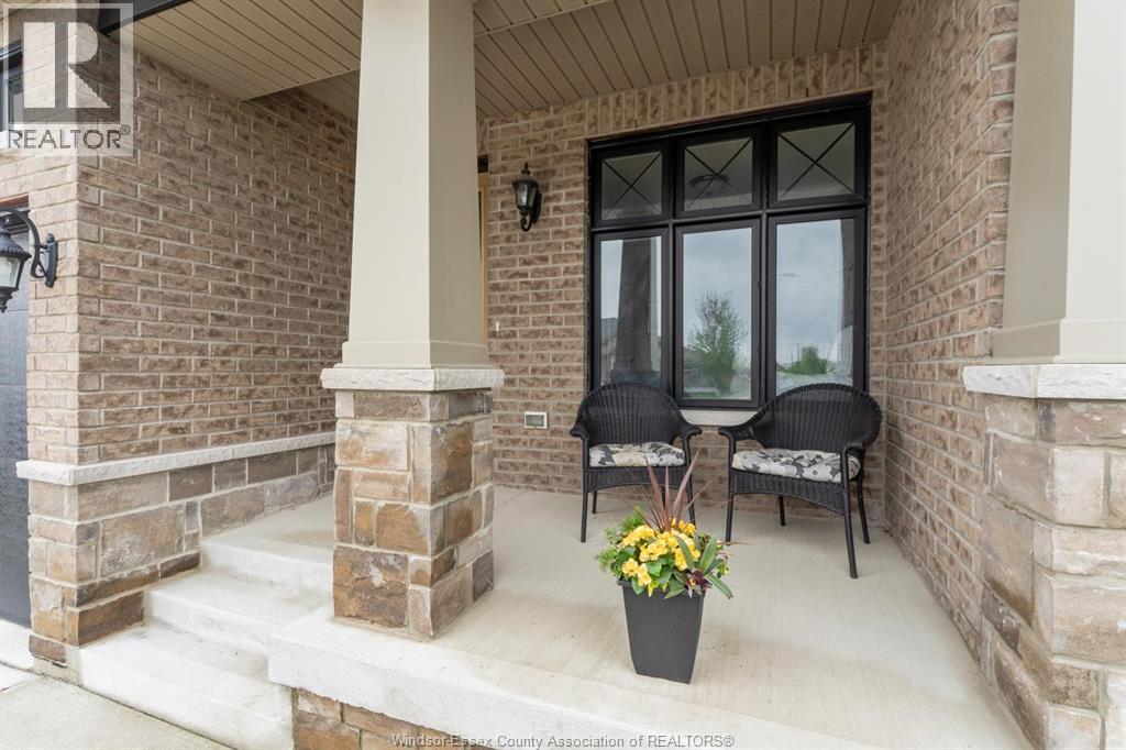 Photo 4 of 58 Hazel Crescent, Kingsville ON