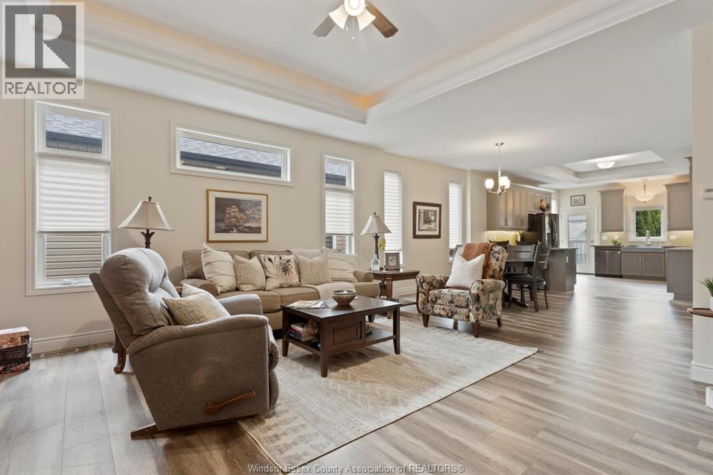 Photo 6 of 58 Hazel Crescent, Kingsville ON