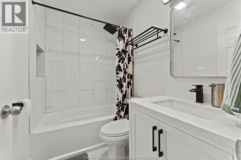 Photo 16 of 4241 Pioneer Avenue, Windsor ON