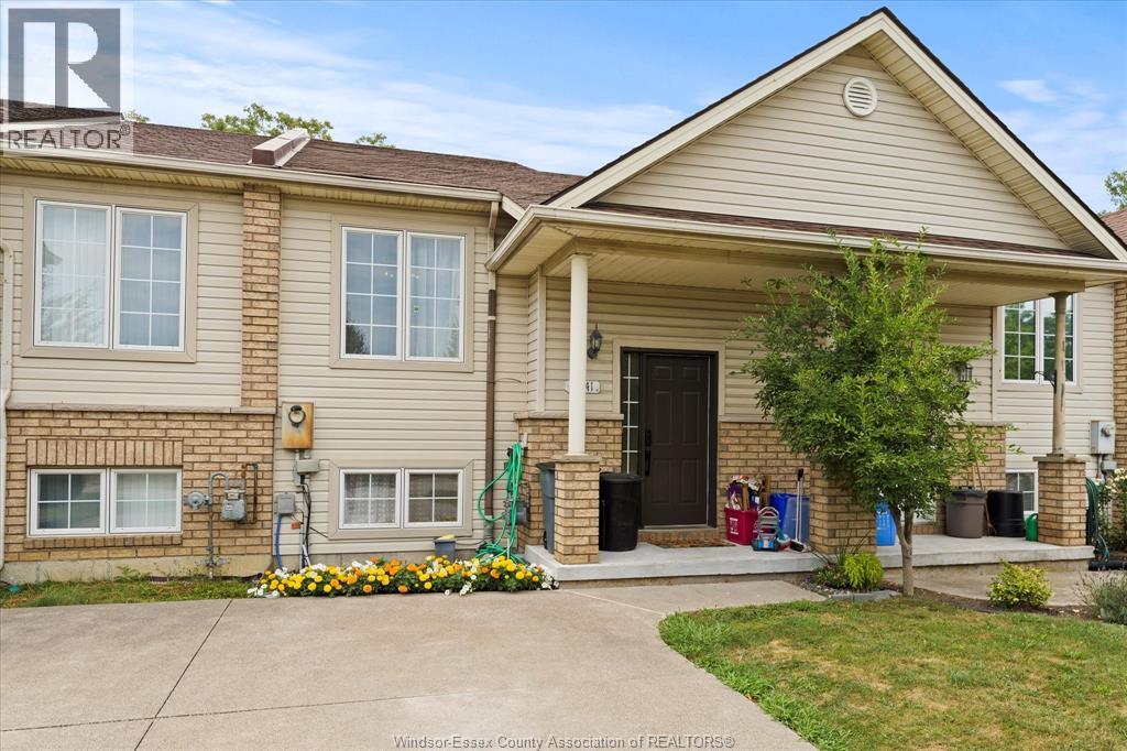 Photo 2 of 4241 Pioneer Avenue, Windsor ON