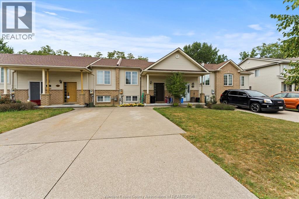 Photo 4 of 4241 Pioneer Avenue, Windsor ON
