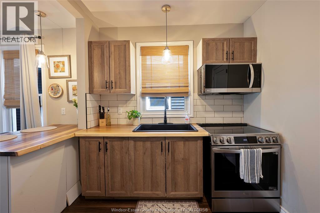Photo 13 of 1072 Elm Avenue, Windsor ON