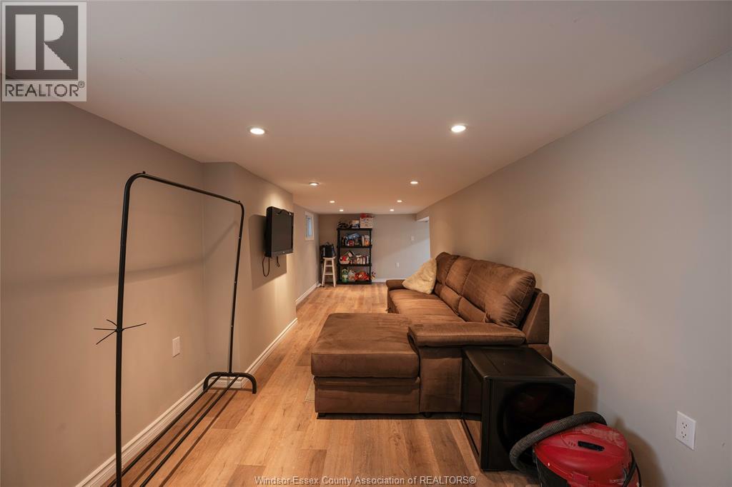 Photo 19 of 1072 Elm Avenue, Windsor ON