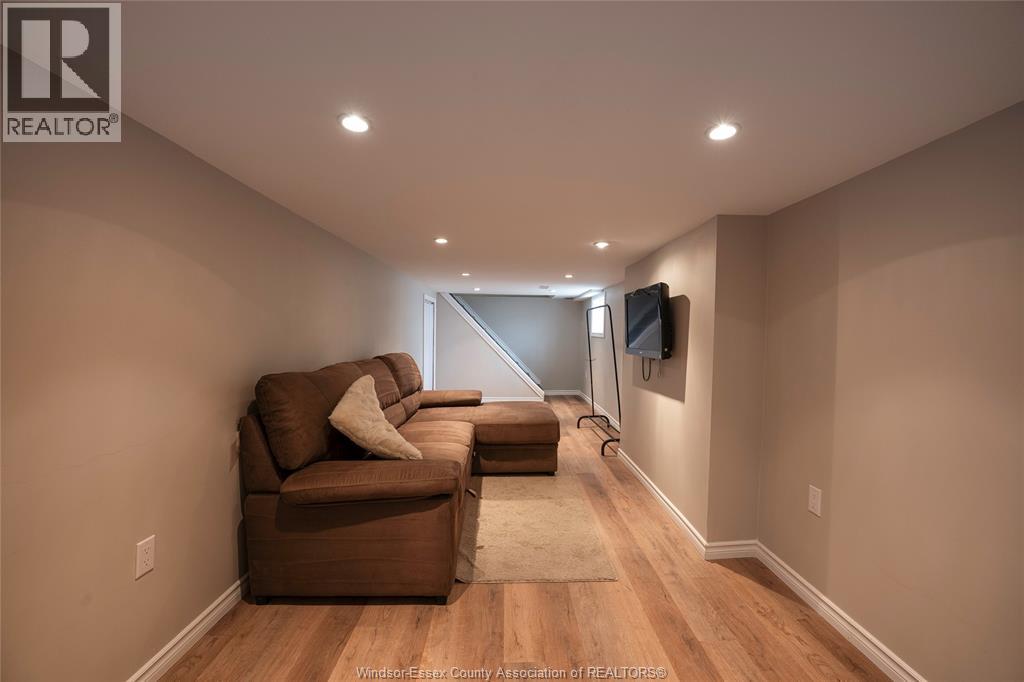 Photo 20 of 1072 Elm Avenue, Windsor ON