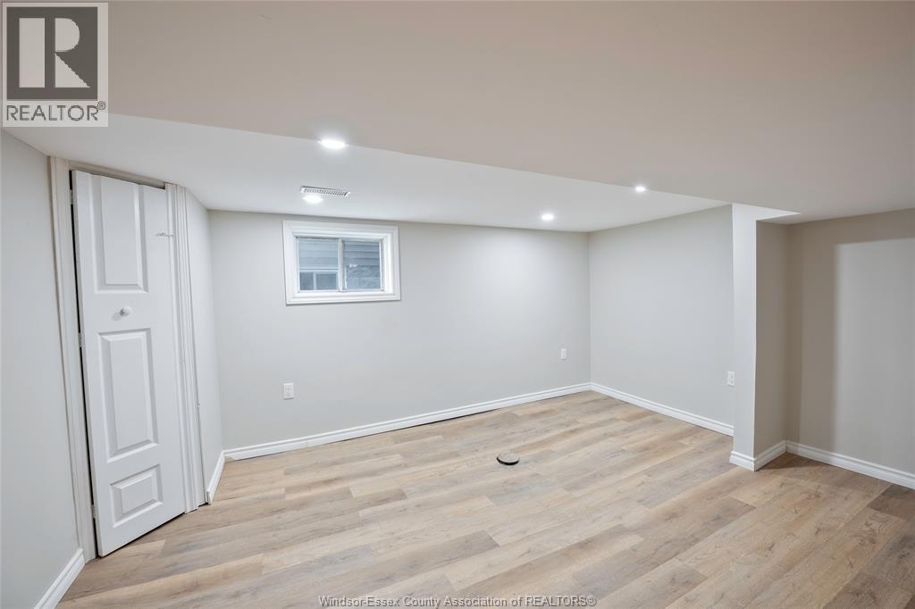 Photo 21 of 1072 Elm Avenue, Windsor ON