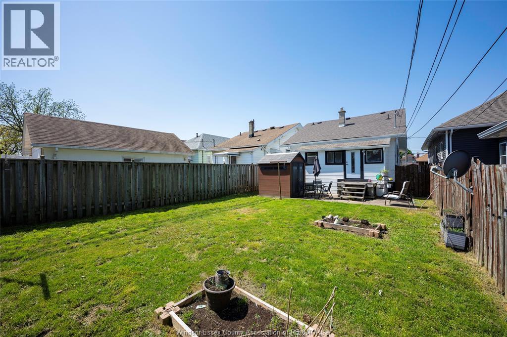 Photo 5 of 1072 Elm Avenue, Windsor ON