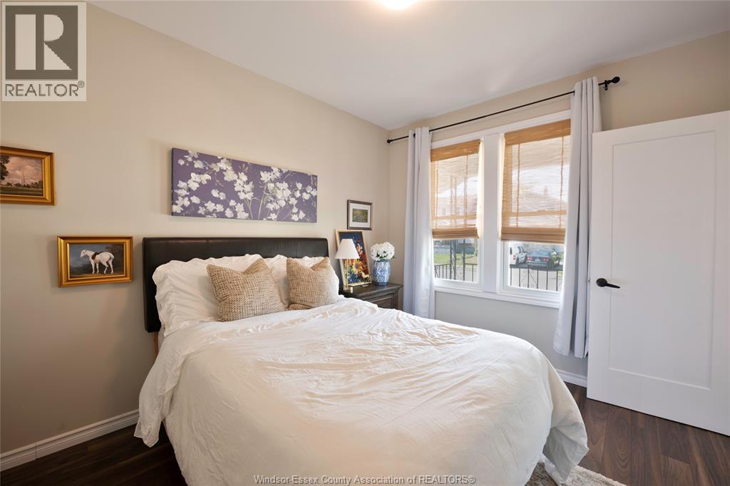 Photo 8 of 1072 Elm Avenue, Windsor ON