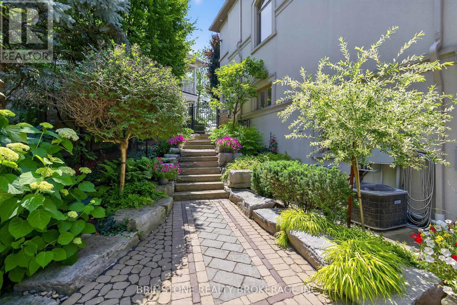 Photo 39 of 123 Salamander Court, Vaughan ON