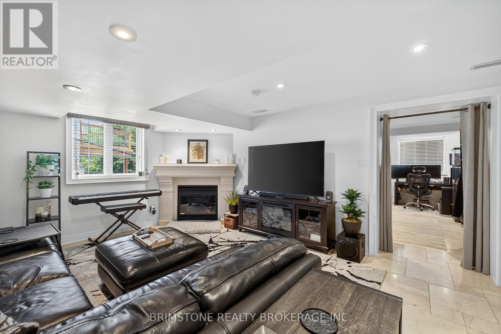Photo 34 of 123 Salamander Court, Vaughan ON