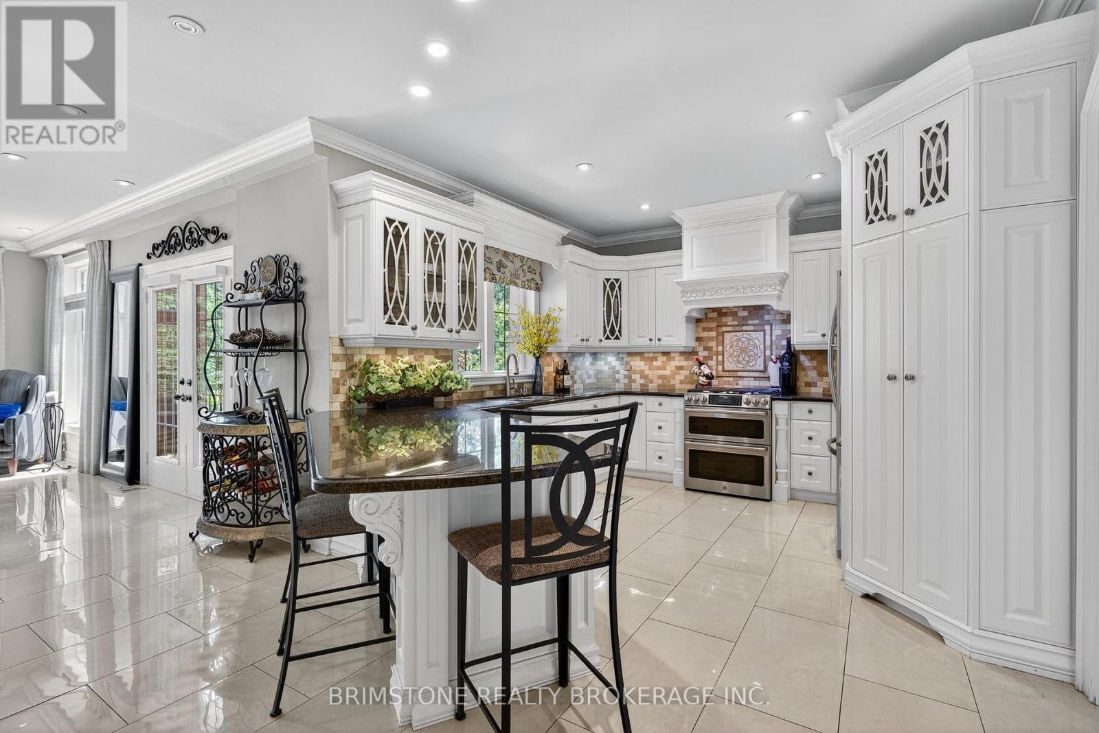 Photo 7 of 123 Salamander Court, Vaughan ON