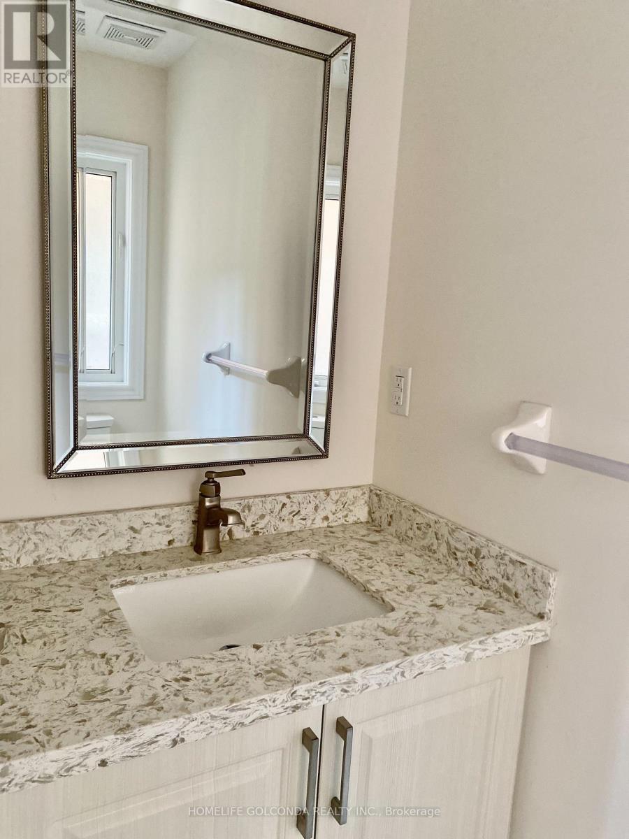 Photo 12 of 160 Chouinard Way, Aurora ON