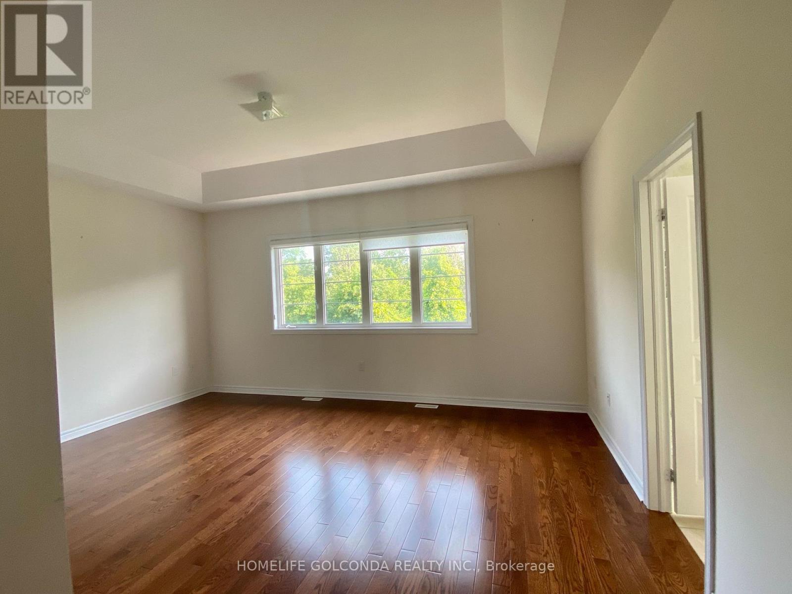 Photo 14 of 160 Chouinard Way, Aurora ON
