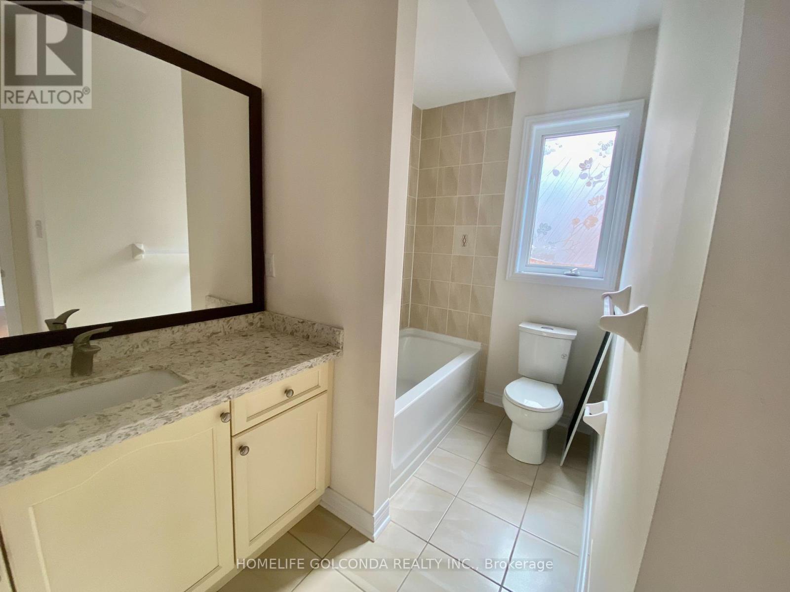 Photo 18 of 160 Chouinard Way, Aurora ON