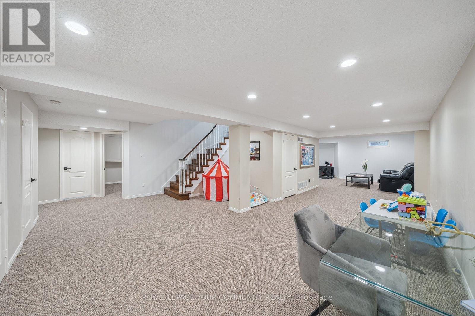 Photo 38 of 92 Mulholland Drive, Vaughan ON