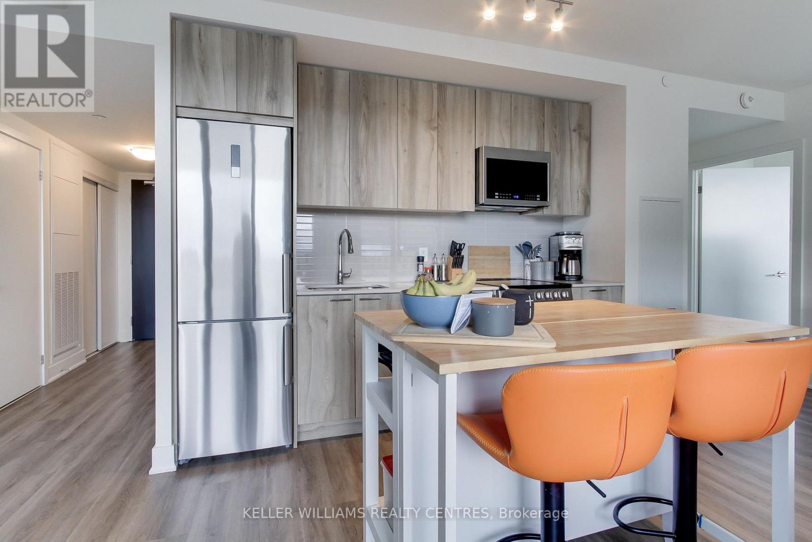 Photo 12 of 419 185 Deerfield Road, Newmarket ON