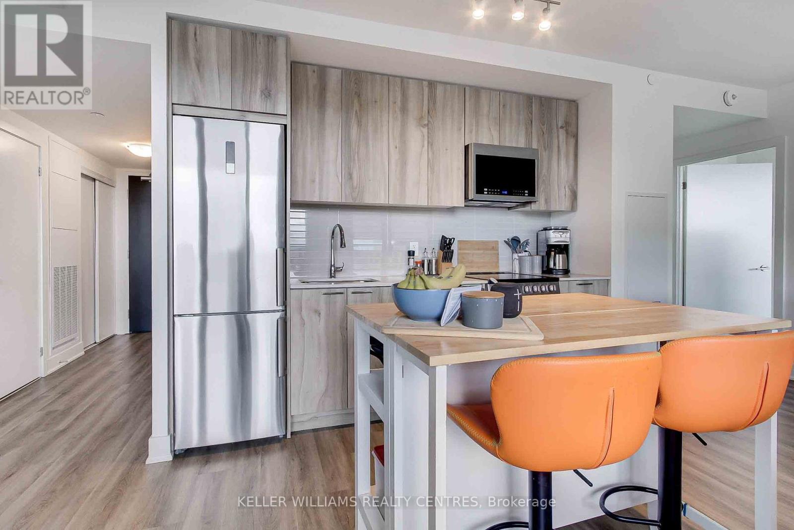 Photo 13 of 419 185 Deerfield Road, Newmarket ON