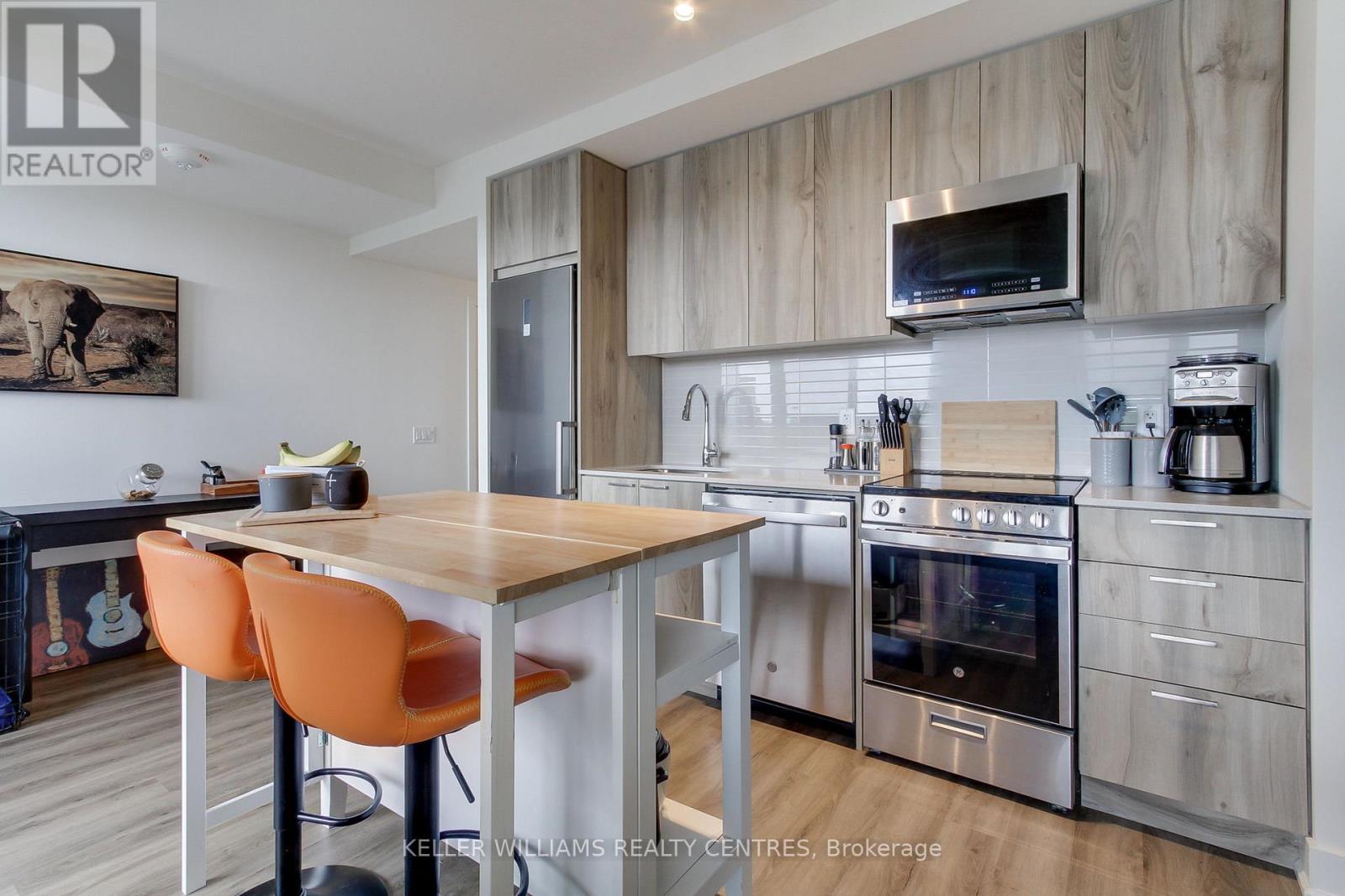 Photo 14 of 419 185 Deerfield Road, Newmarket ON