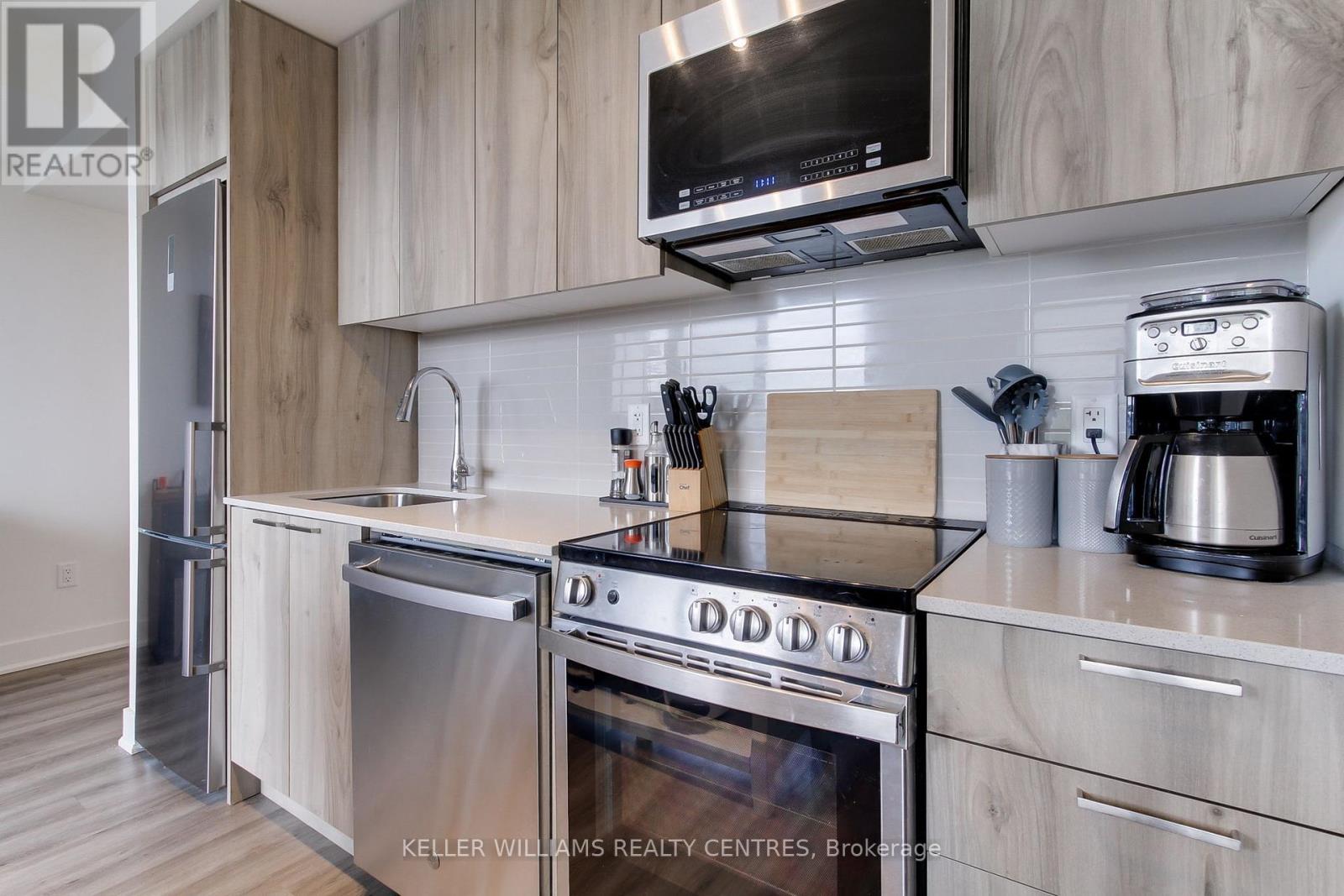 Photo 15 of 419 185 Deerfield Road, Newmarket ON