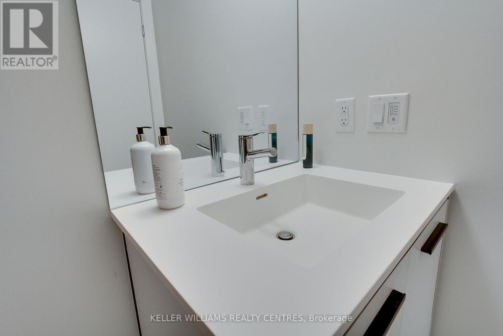 Photo 27 of 419 185 Deerfield Road, Newmarket ON