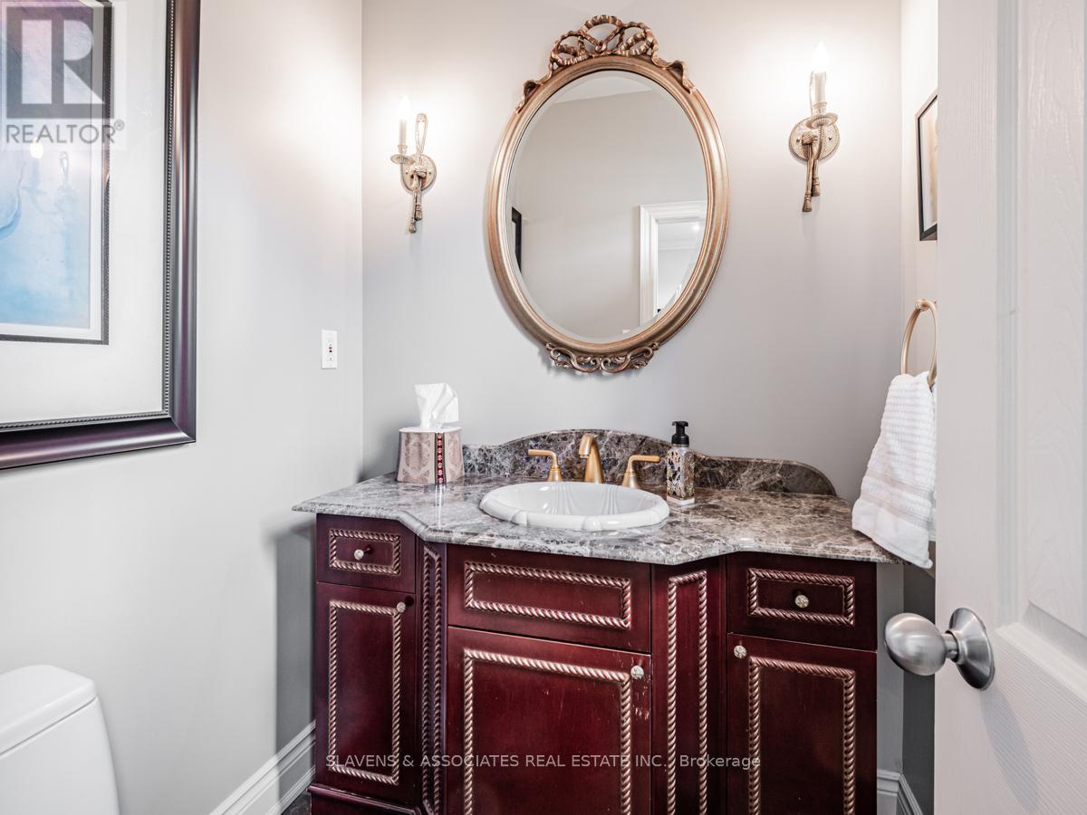 Photo 7 of 18 Hammok Crescent, Markham ON