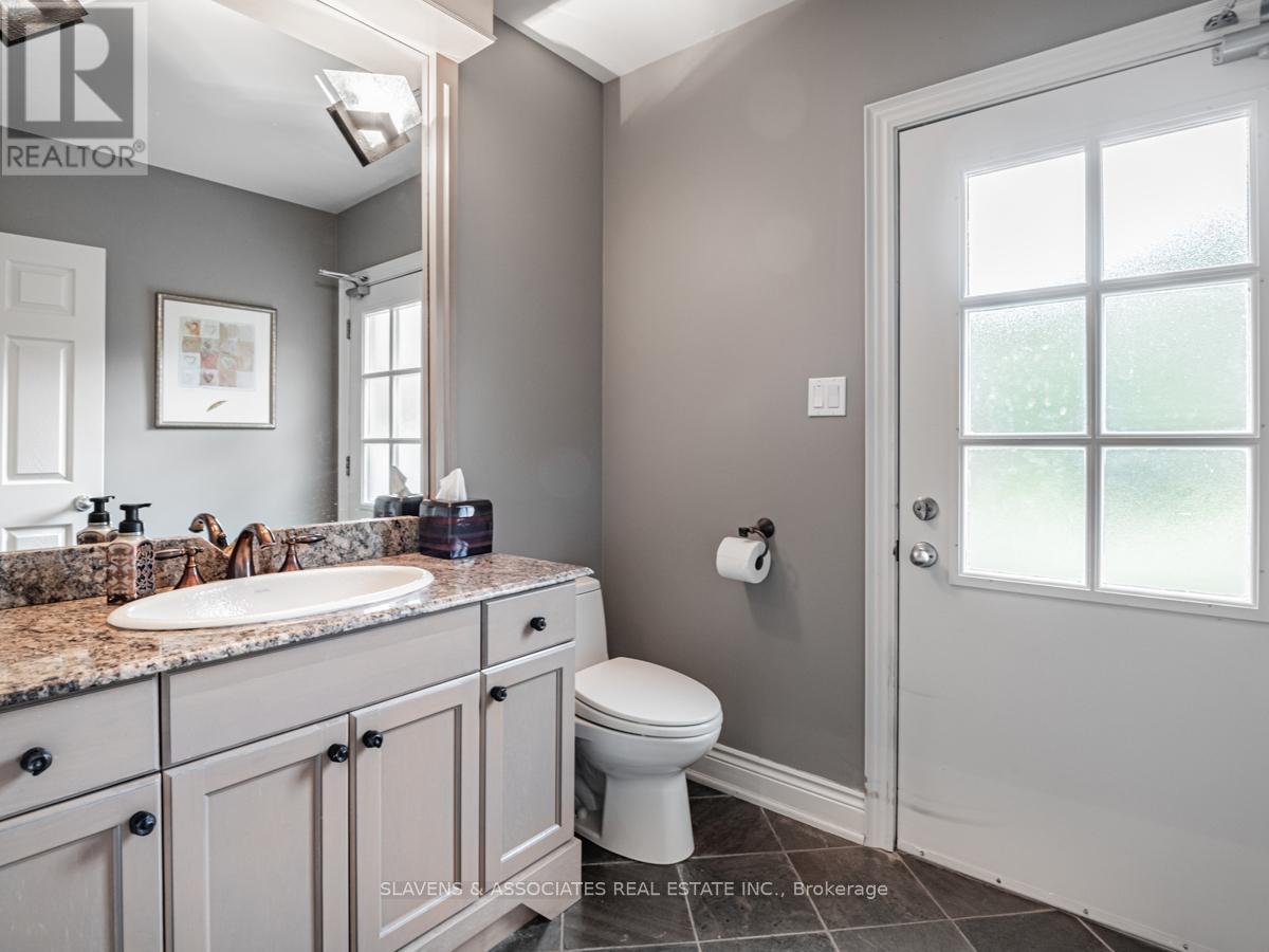 Photo 8 of 18 Hammok Crescent, Markham ON