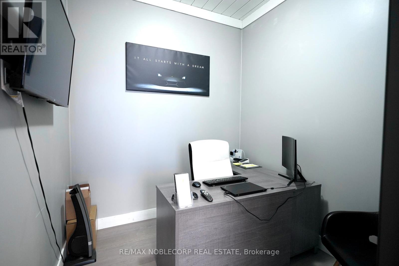Photo 10 of 4 310 Millway Avenue, Vaughan ON