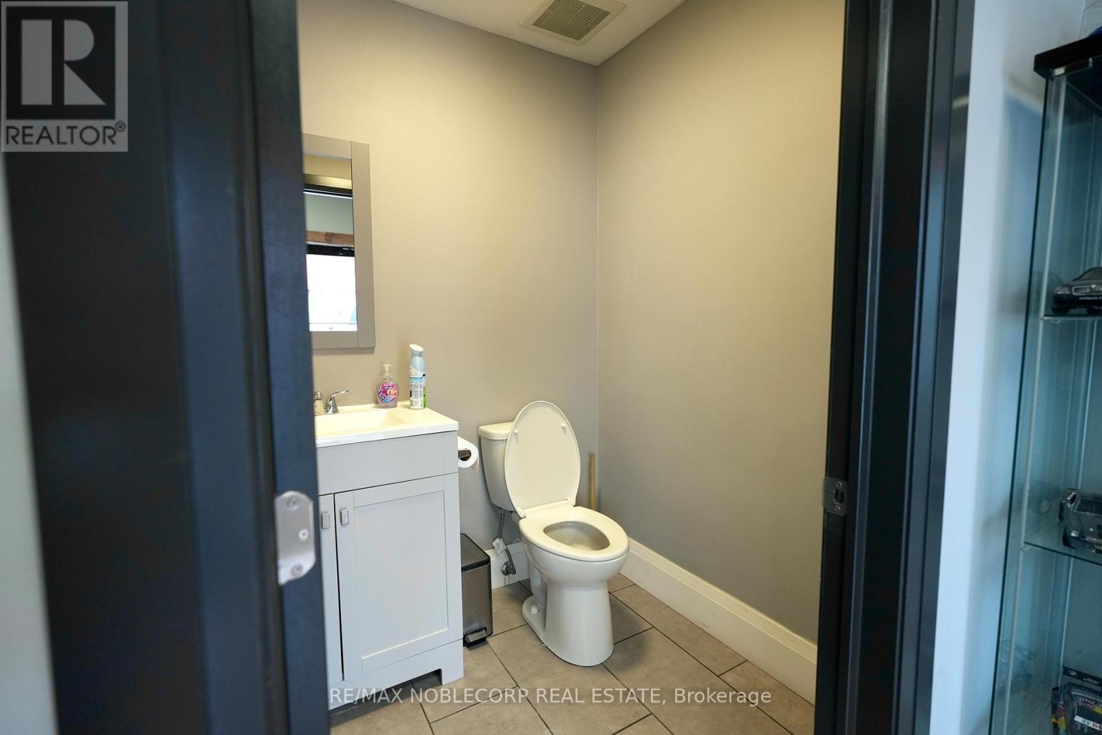 Photo 11 of 4 310 Millway Avenue, Vaughan ON