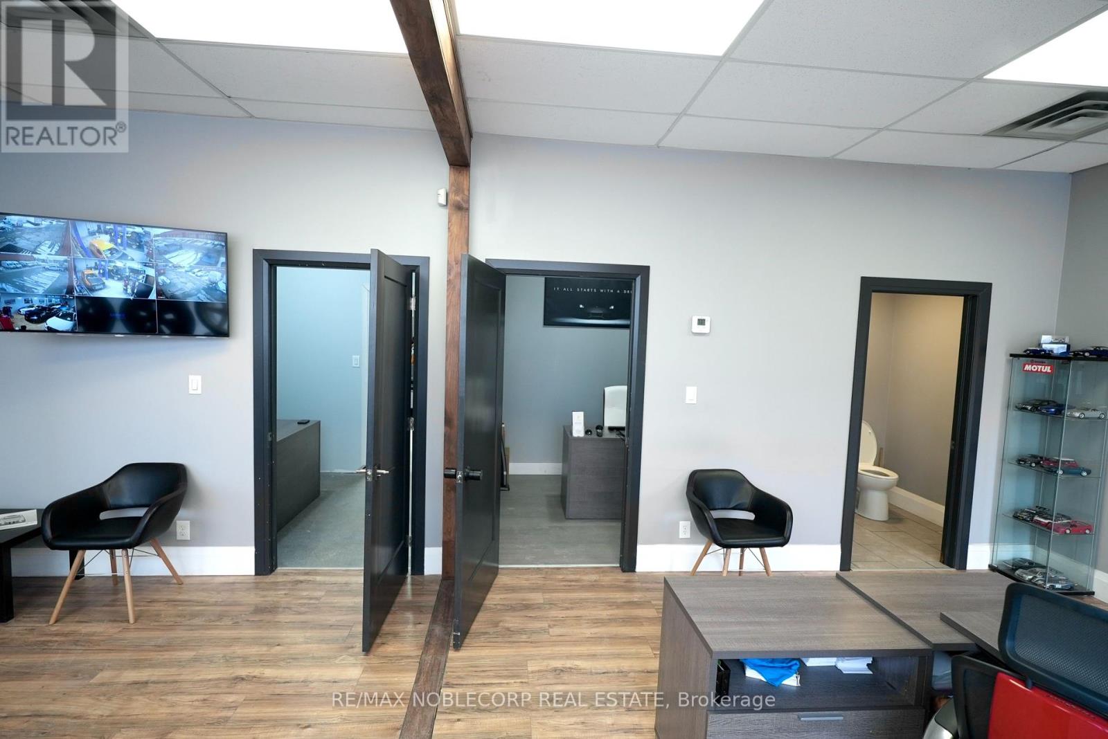 Photo 6 of 4 310 Millway Avenue, Vaughan ON