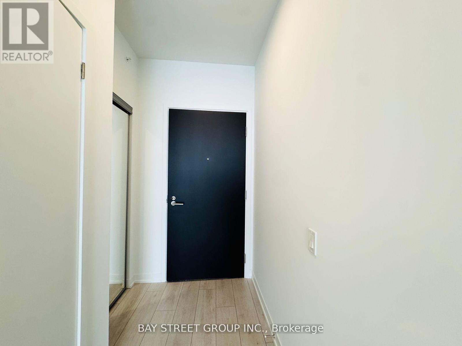 Photo 4 of 3008 39 Mary Street, Barrie ON