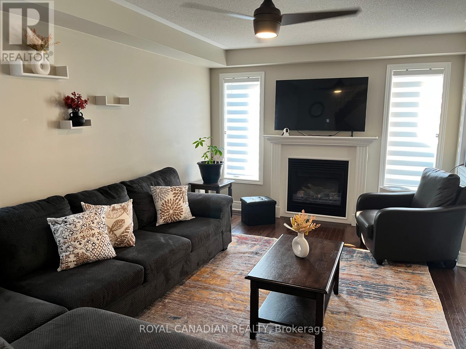 Photo 4 of 181 Bathgate Crescent E, Clarington ON