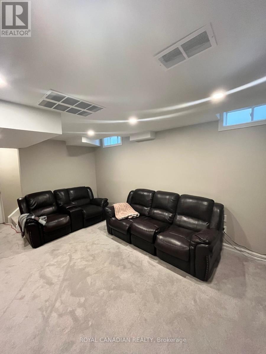 Photo 7 of 181 Bathgate Crescent E, Clarington ON