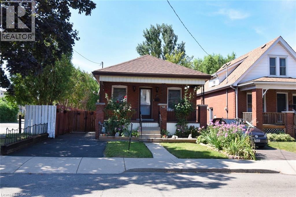 Photo 1 of 17 Park Row N, Hamilton ON