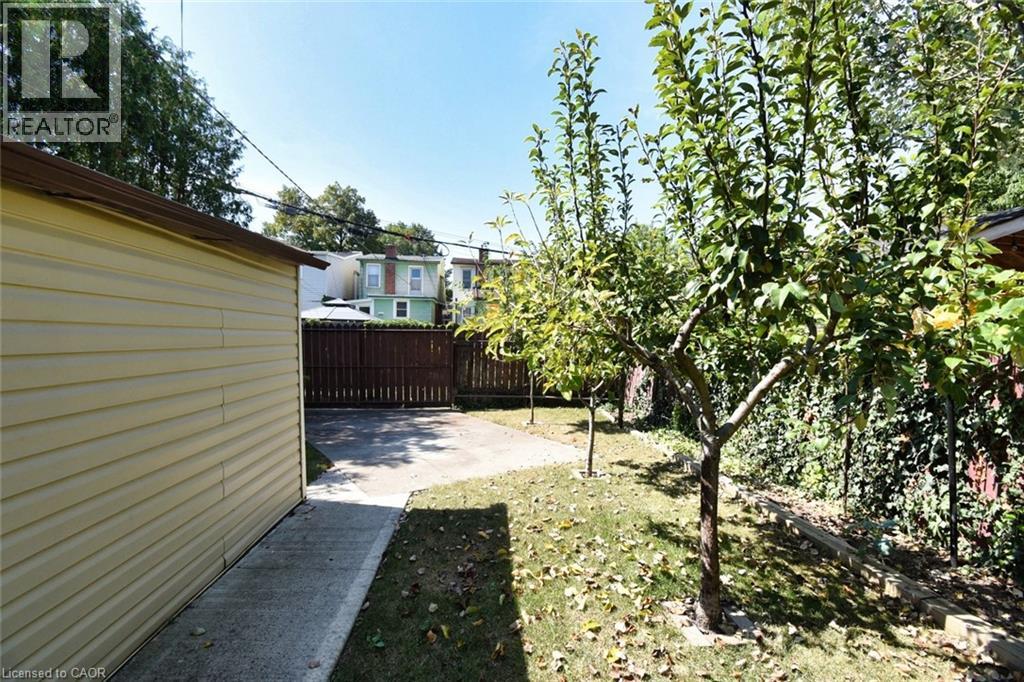 Photo 22 of 17 Park Row N, Hamilton ON