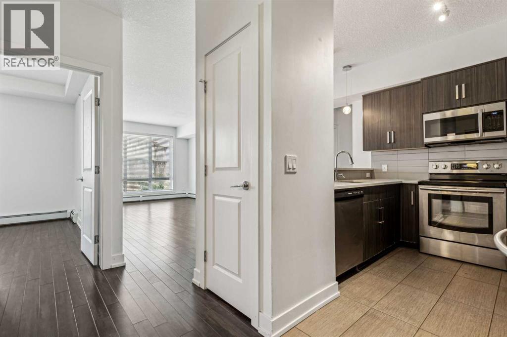 Photo 3 of 304 611 Edmonton Trail Ne, Calgary AB