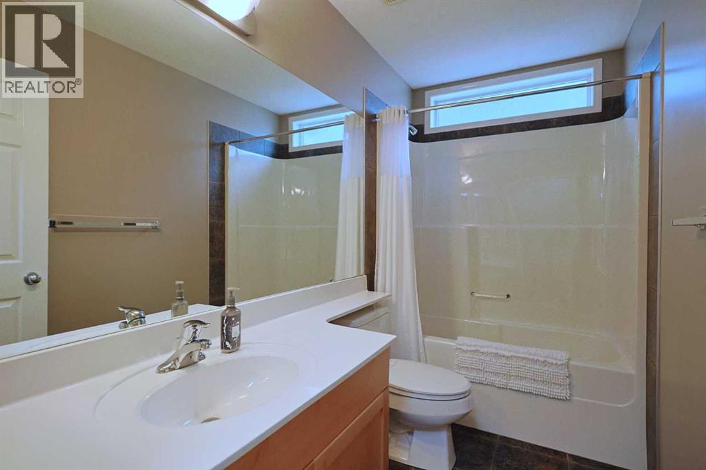 Photo 32 of 242 Royal Birkdale Crescent Nw, Calgary AB