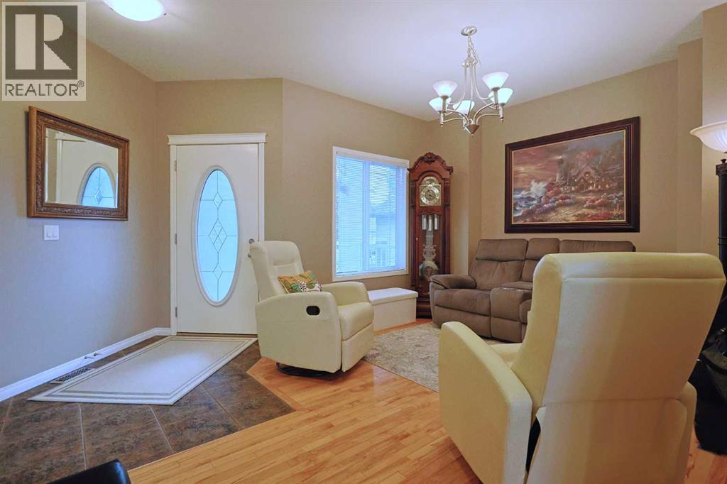 Photo 4 of 242 Royal Birkdale Crescent Nw, Calgary AB