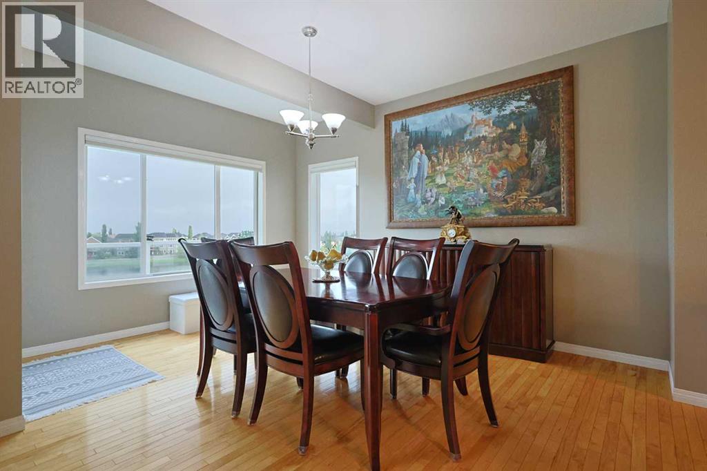 Photo 13 of 242 Royal Birkdale Crescent Nw, Calgary AB