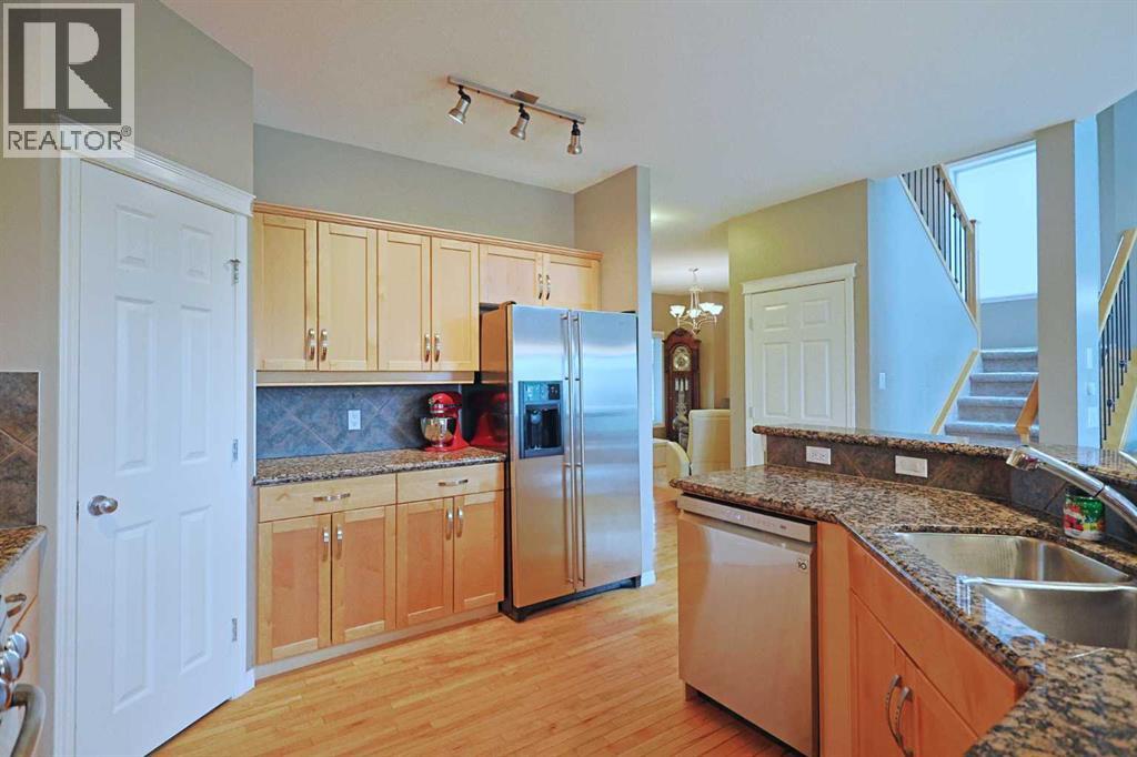 Photo 18 of 242 Royal Birkdale Crescent Nw, Calgary AB