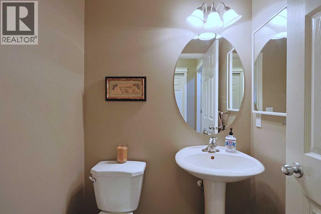 Photo 23 of 242 Royal Birkdale Crescent Nw, Calgary AB
