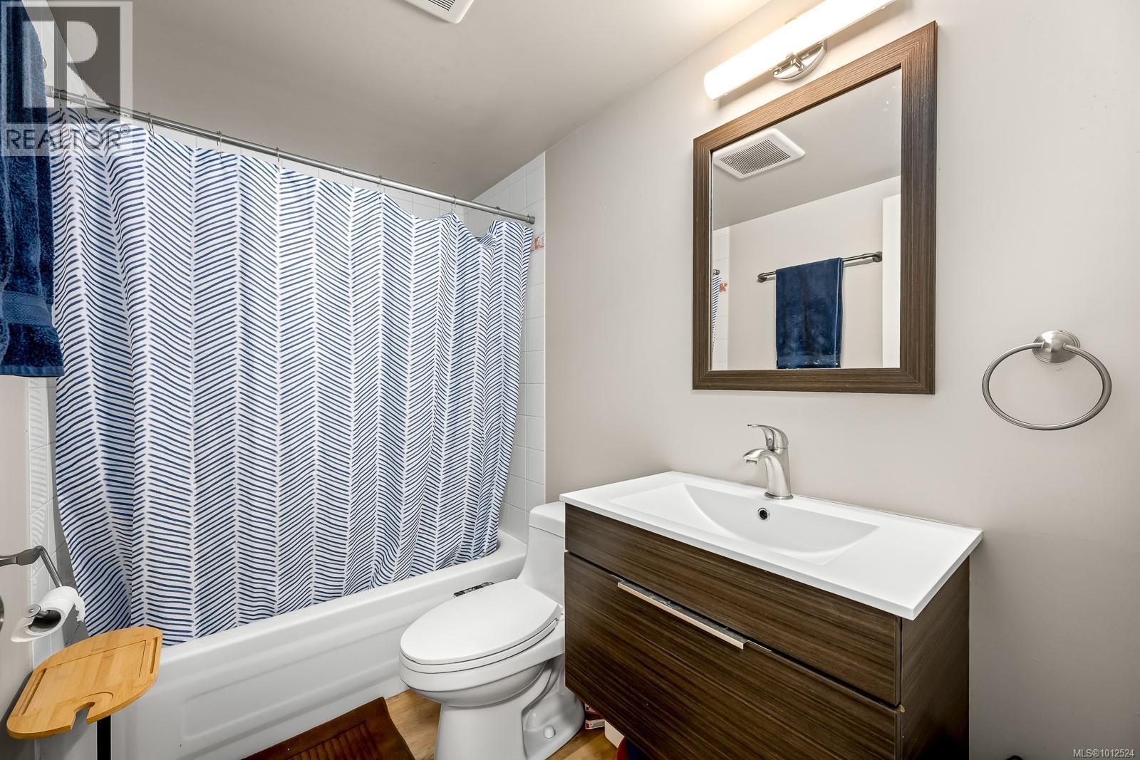 101B 698 Aspen Rd, Comox