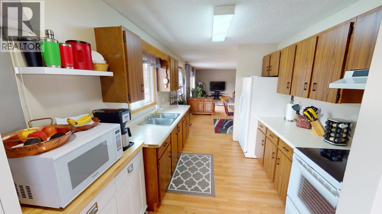 Photo 8 of 7558 Columbia Avenue, Radium Hot Springs BC