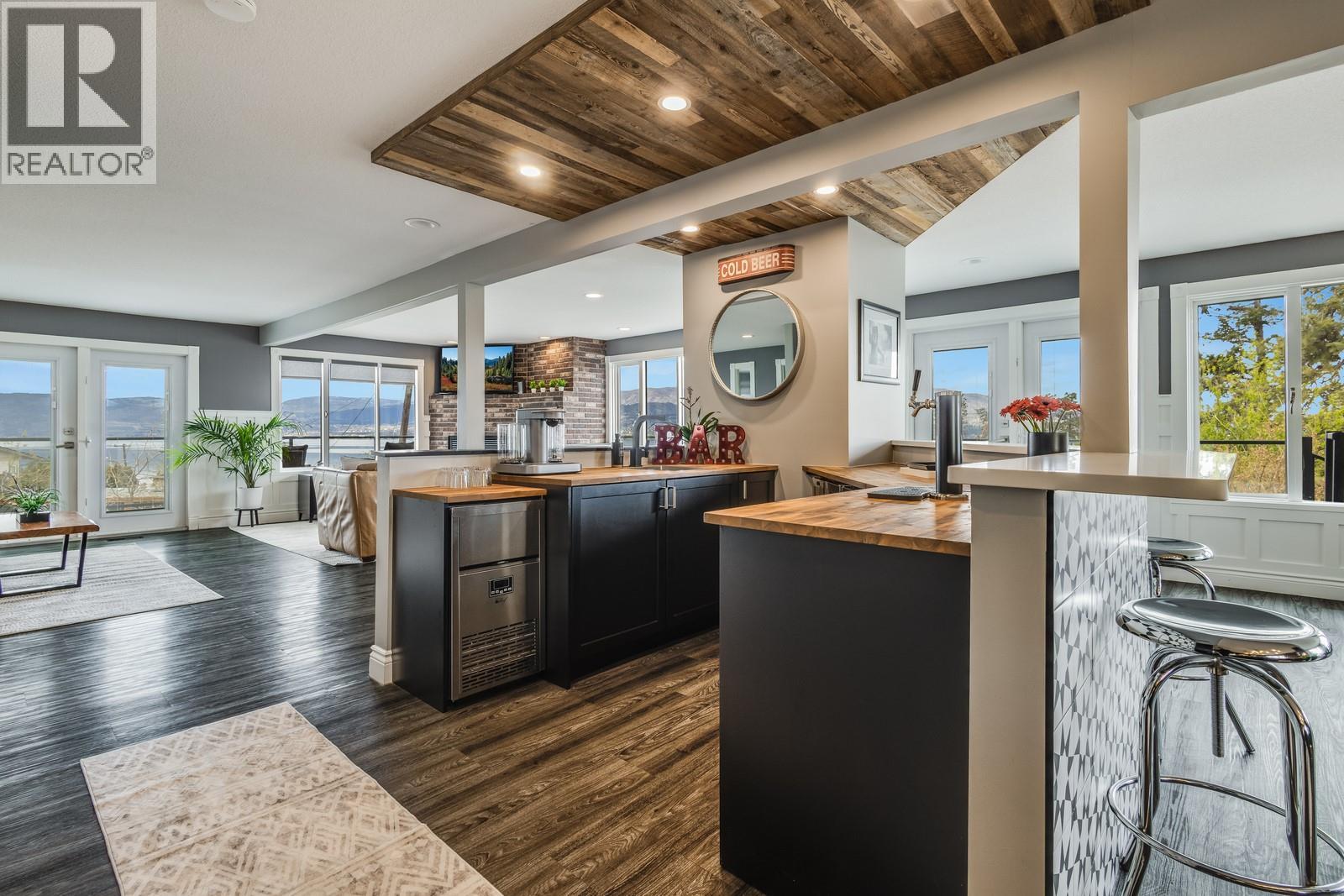  4812 Lakeshore Place, Kelowna