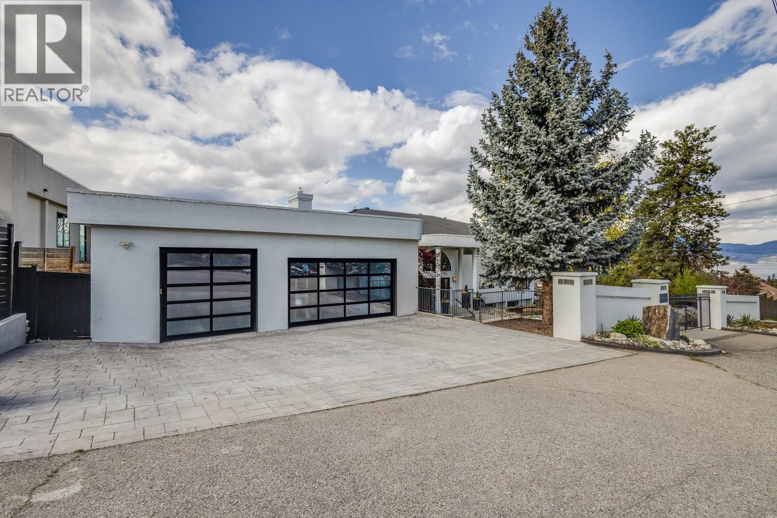  4812 Lakeshore Place, Kelowna