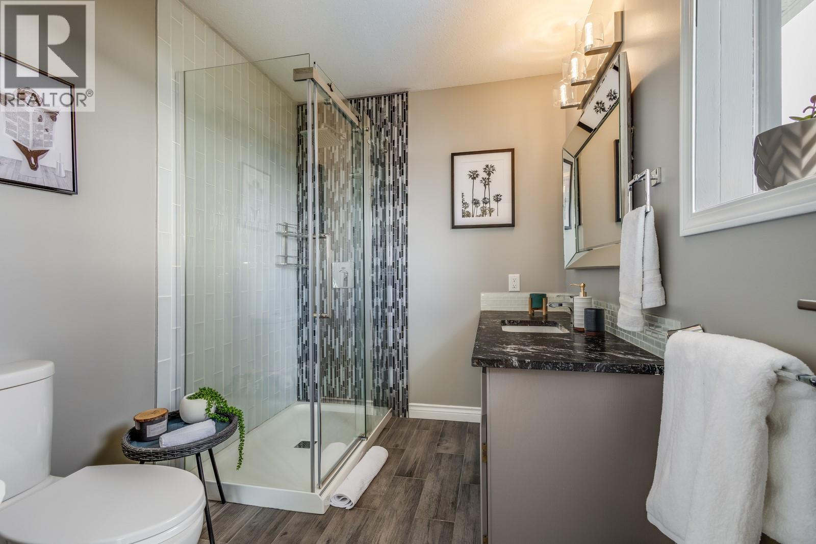  4812 Lakeshore Place, Kelowna