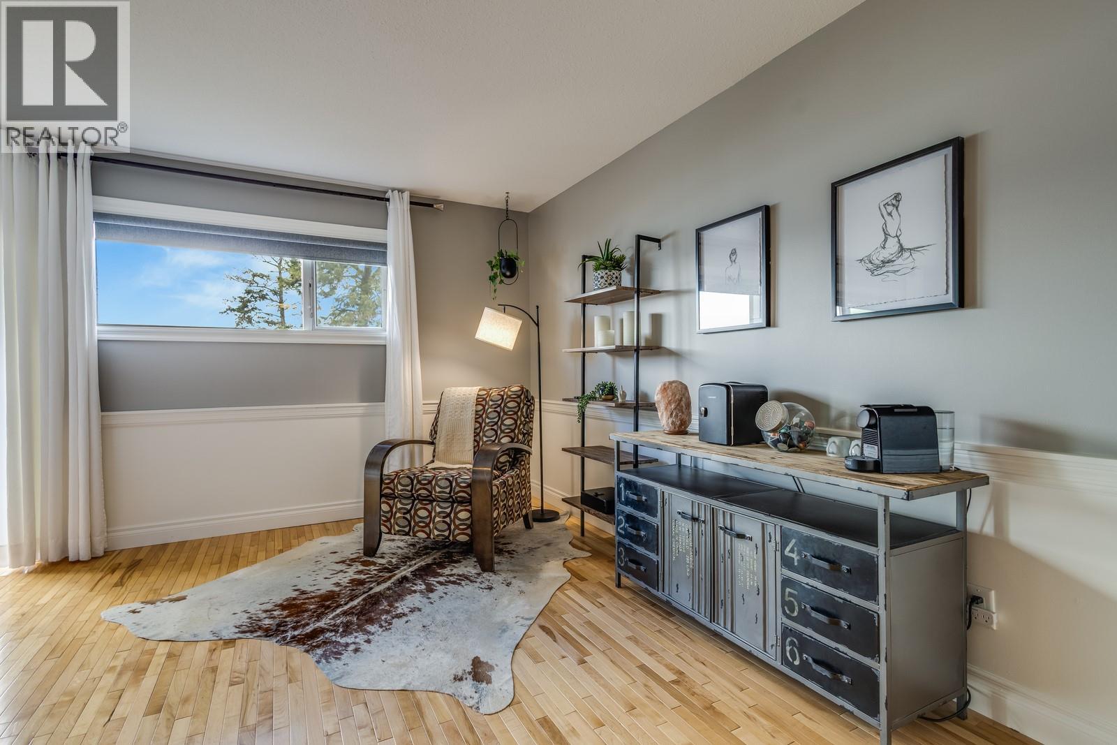  4812 Lakeshore Place, Kelowna