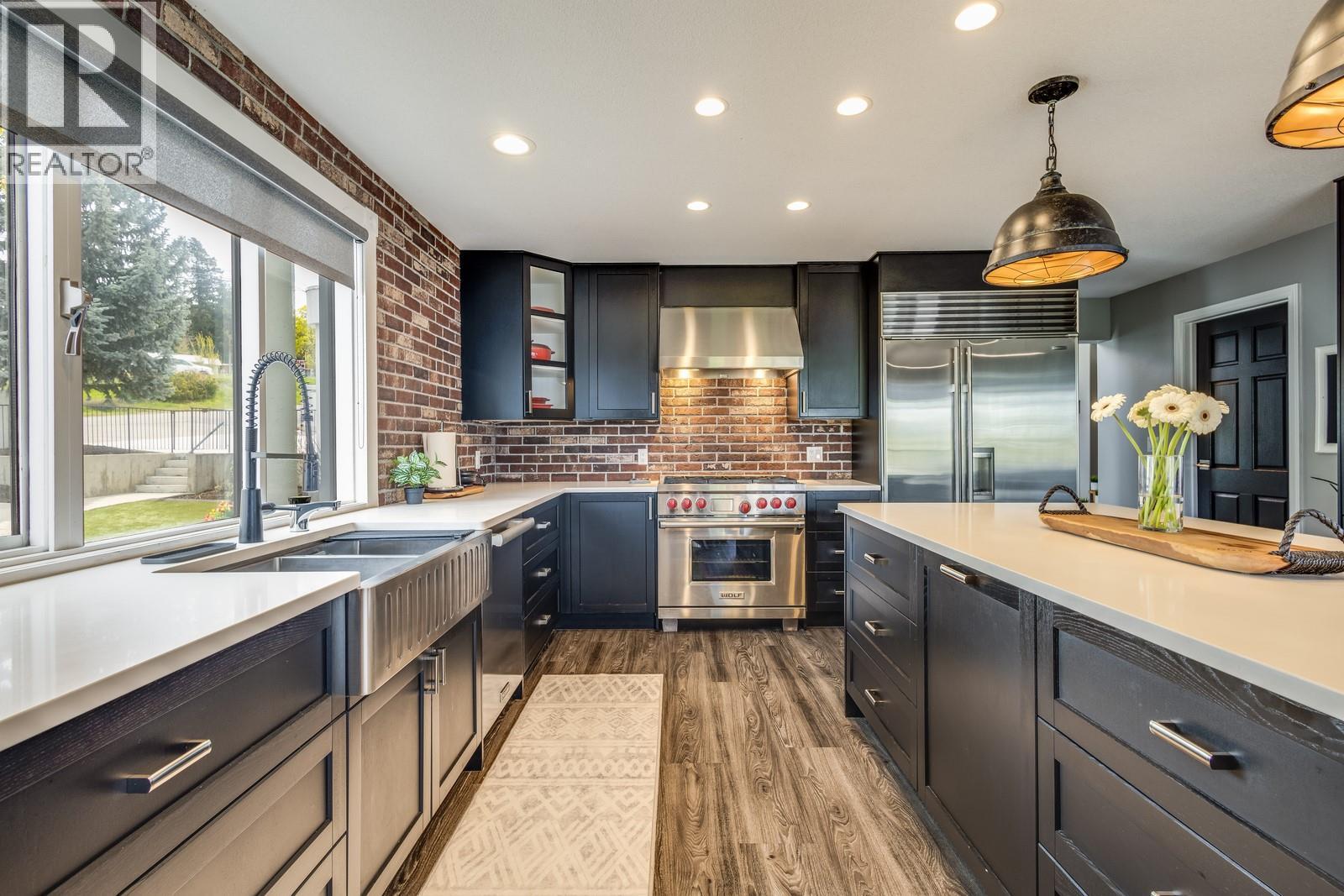  4812 Lakeshore Place, Kelowna