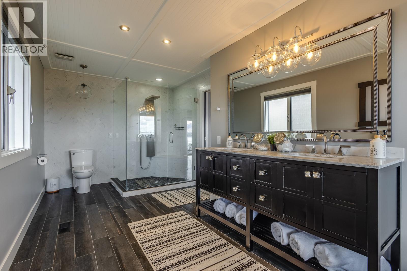  4812 Lakeshore Place, Kelowna