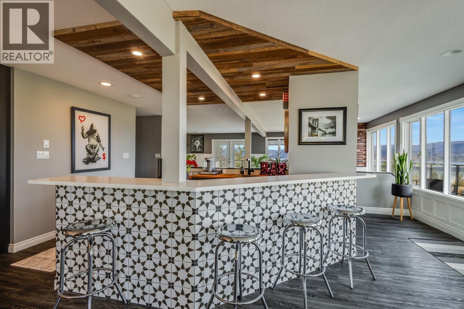  4812 Lakeshore Place, Kelowna