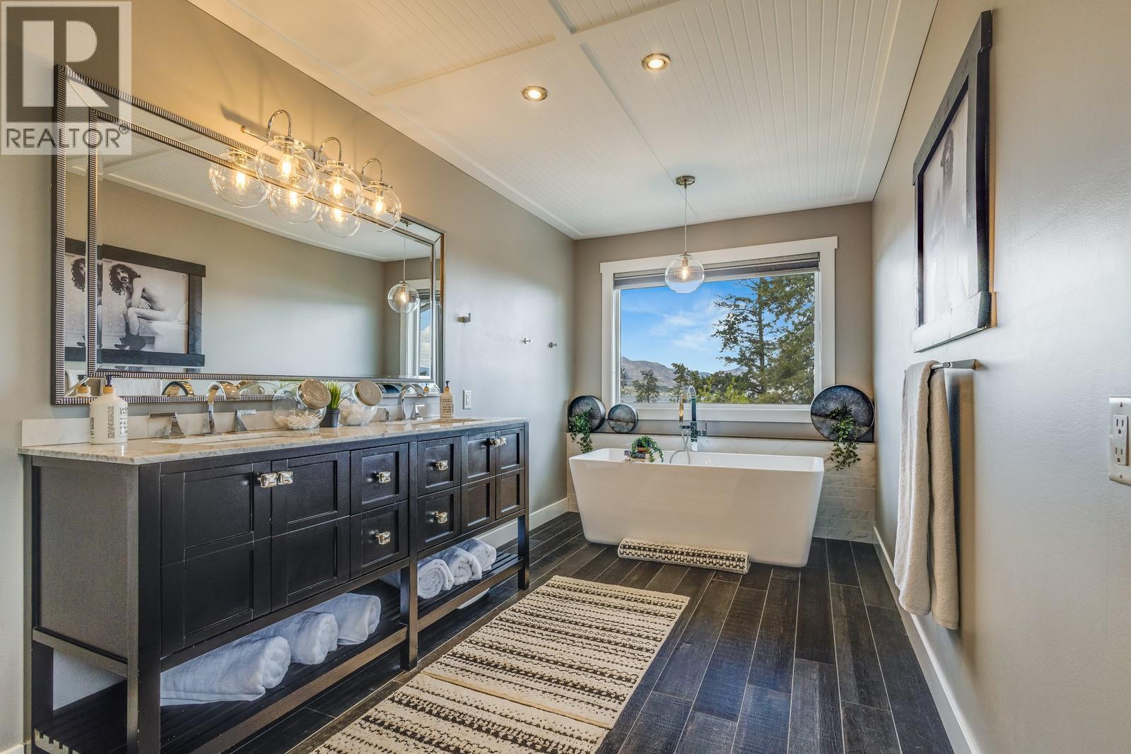  4812 Lakeshore Place, Kelowna