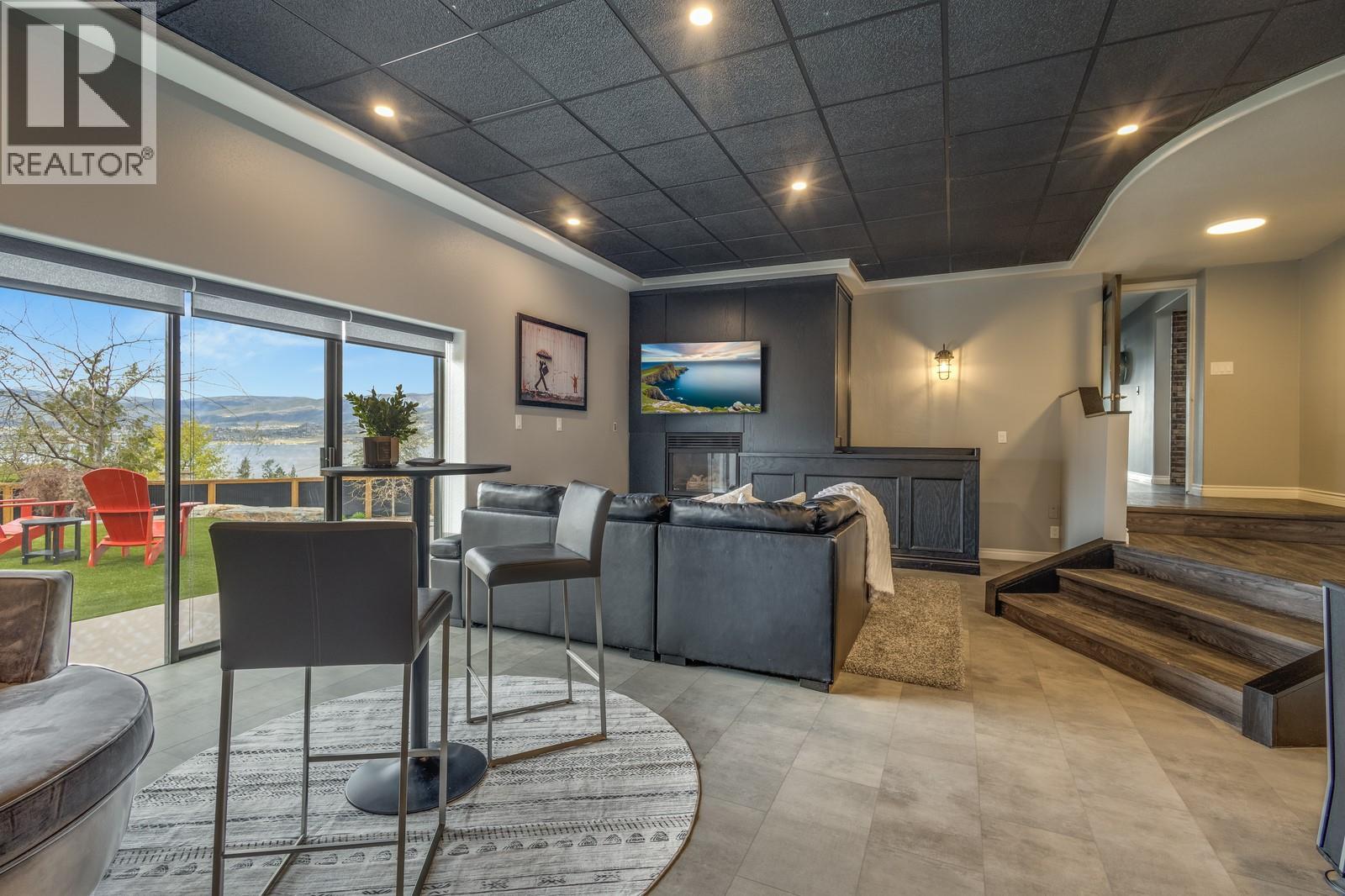 4812 Lakeshore Place, Kelowna